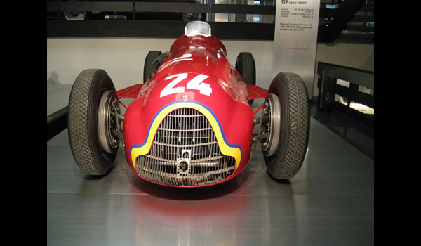 Alfa Romeo Grand Prix Tipo 159 Alfetta - 1951 World Champion  front 2